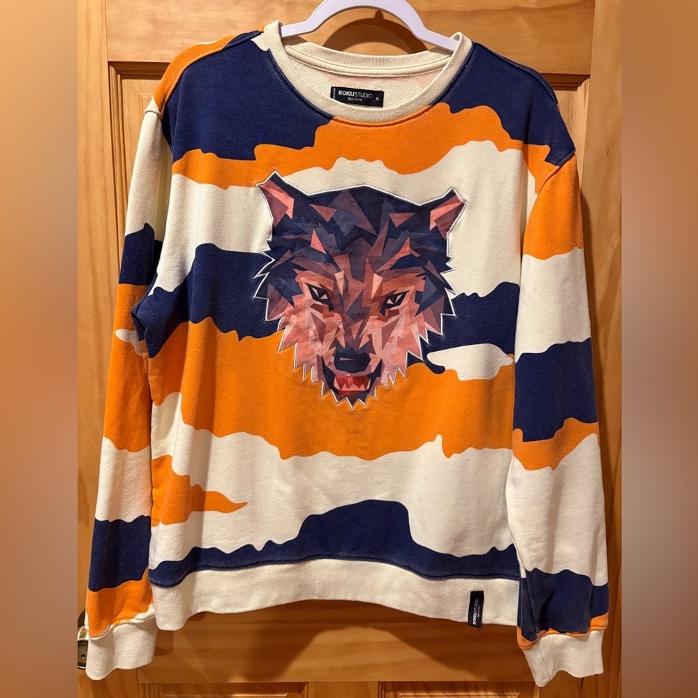 Roku Studio Mens sweatshirt featuring a wolf face size XL unique item